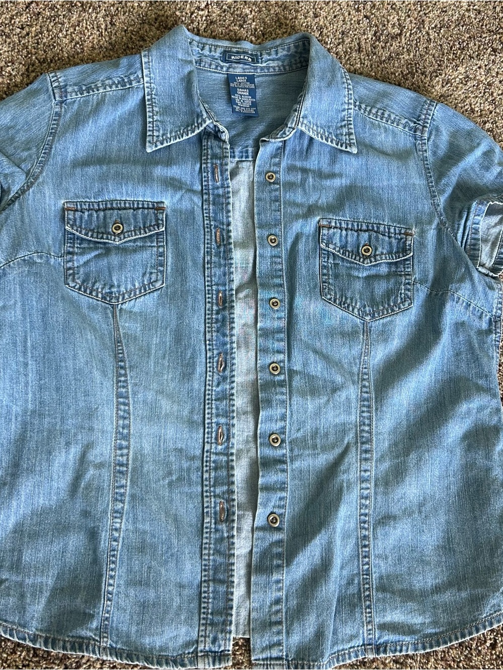 Lee women’s Large Light Wash Denim Button-Up short sleeve Shirt